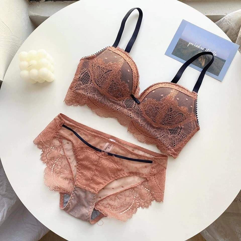 【 PUSH UP BRA】Kaylee 女王之吻