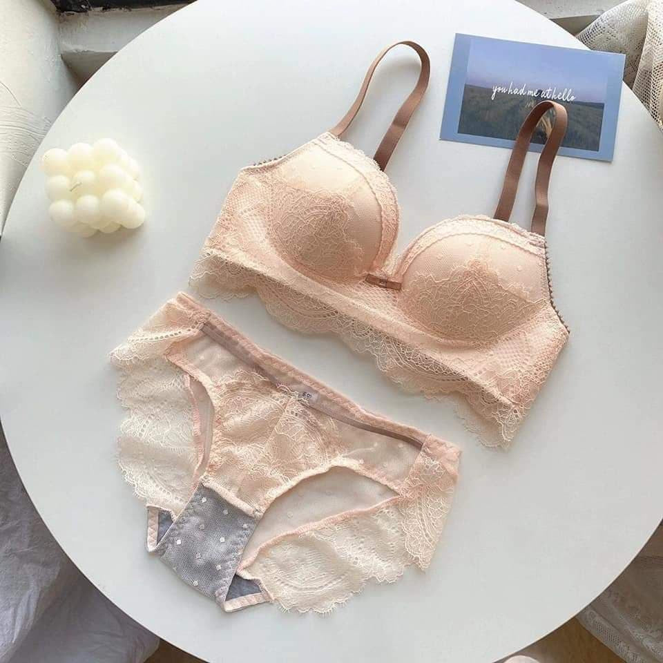 【 PUSH UP BRA】Kaylee 女王之吻