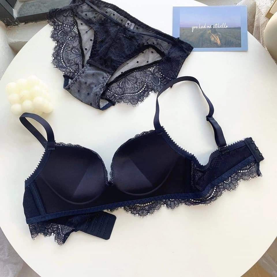 【 PUSH UP BRA】Kaylee 女王之吻