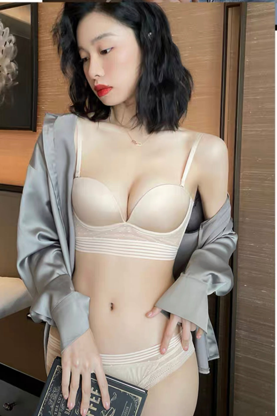 Dearie & Co Push Up Lower Back Bra Model